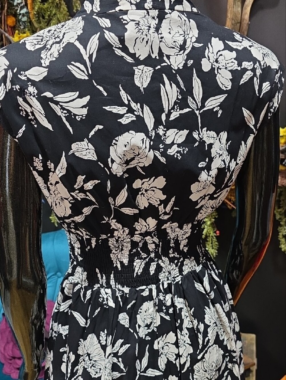 She + Sky Black and White Floral Zip-Front Midi Dress w/ Pockets - Picture 9 of 12